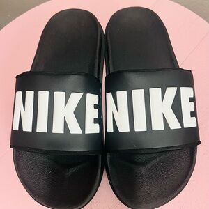 Black & White Nike Slides Size Men’s 7 - BRAND NEW, NEVER WORN!